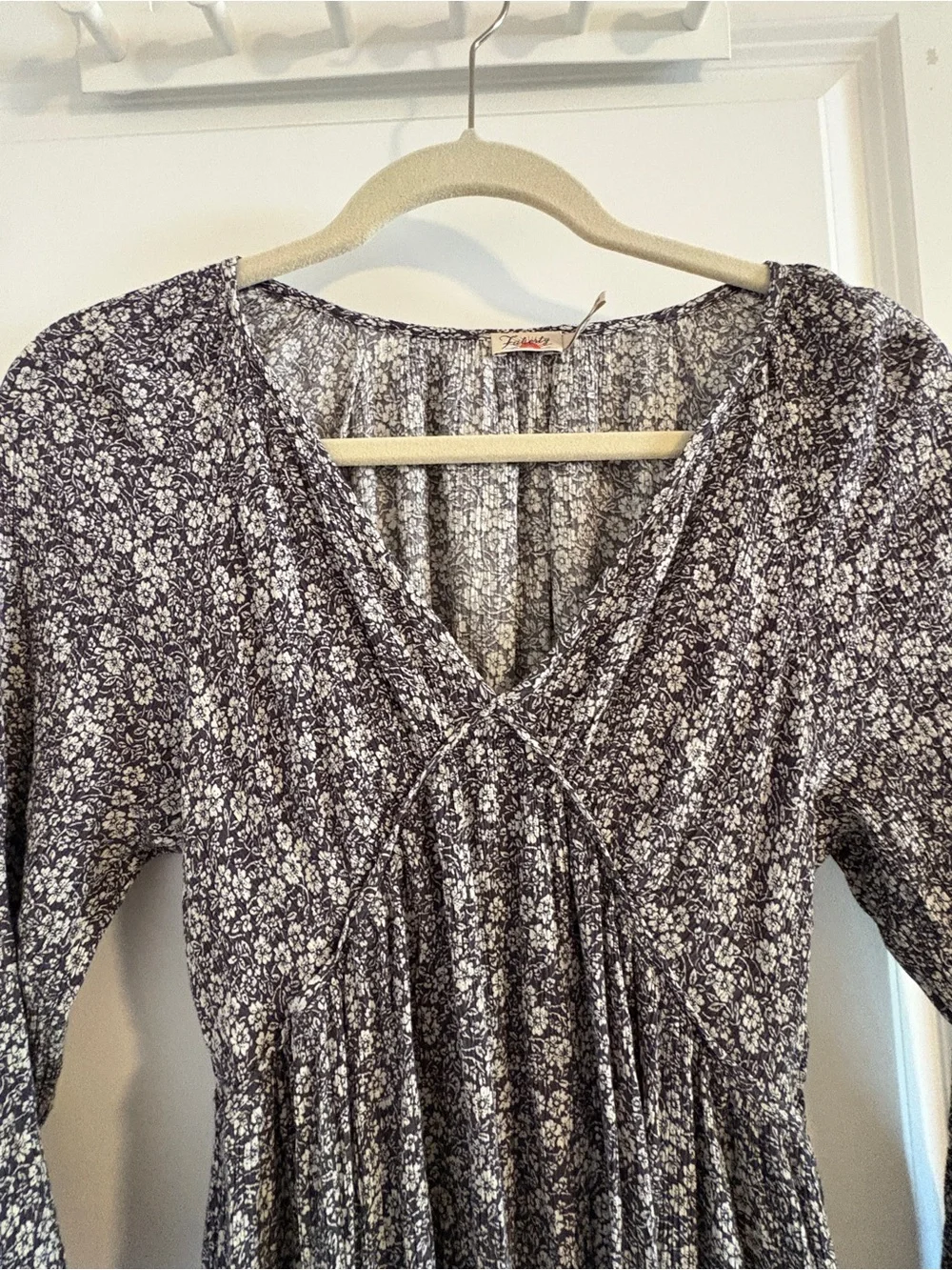 Faherty Dress - Picture 3 of 4